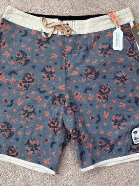 Howler Brothers Bruja Boardshorts Mens 35 Air & Sea Deep Slate Snake Bird NWT